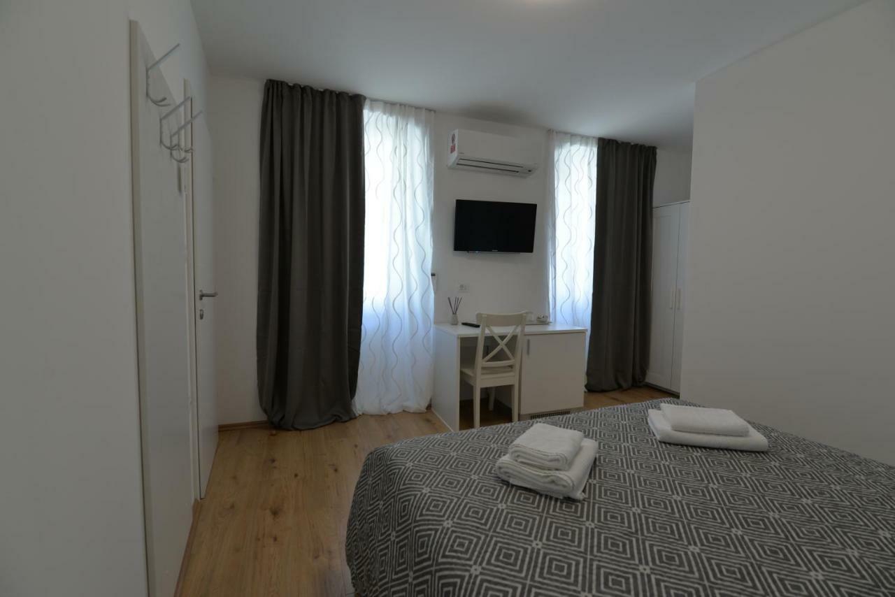 Apartments And Rooms Oliva Cres Zewnętrze zdjęcie